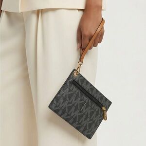 MICHAEL KORS front zip wristlet